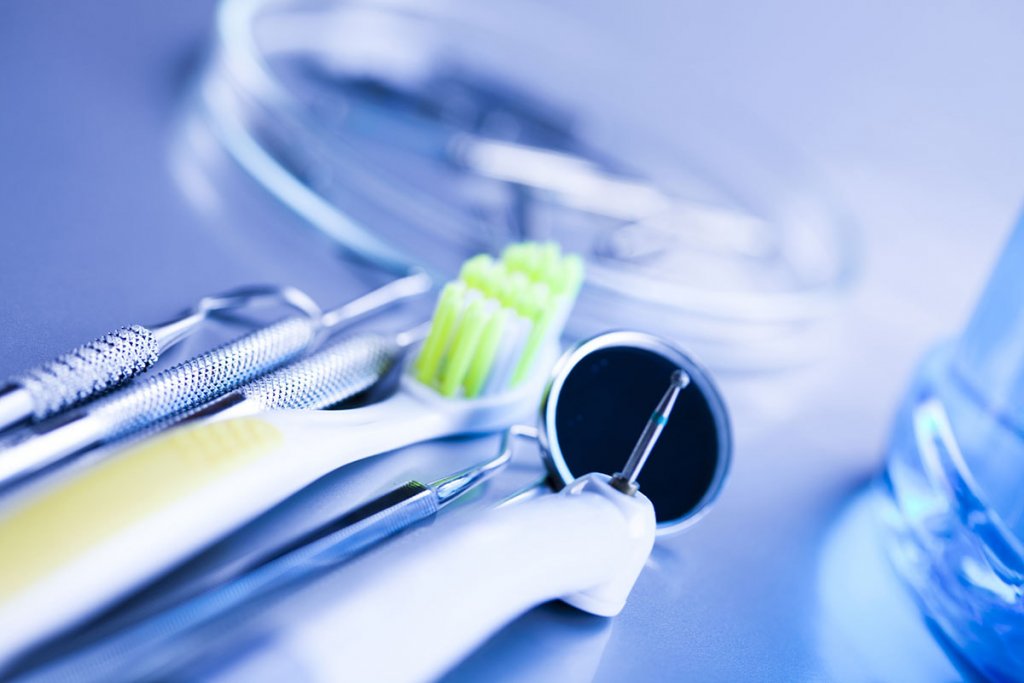 Îngrijorător: 2 din 3 copii din România au carii dentare, iar jumătate dintre părinți spun că nu își permit să-i ducă la stomatolog