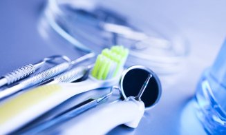 Îngrijorător: 2 din 3 copii din România au carii dentare, iar jumătate dintre părinți spun că nu își permit să-i ducă la stomatolog