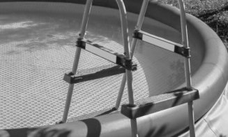 Cum ar fi murit familia din Cluj-Napoca, găsită în piscina gonflabilă din curtea casei