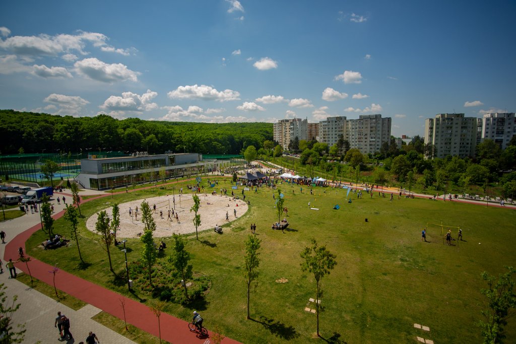 Cum îți rezervi un teren la baza sportivă pentru a face sport?