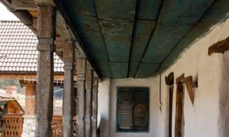 A ”reînviat” un sat părăsit din Transilvania, la graniţa judeţului Cluj: "Am folosit doar piatră, lemn și var stins"