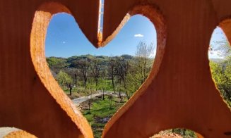 A ”reînviat” un sat părăsit din Transilvania, la graniţa judeţului Cluj: "Am folosit doar piatră, lemn și var stins"