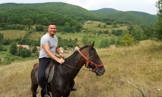 A ”reînviat” un sat părăsit din Transilvania, la graniţa judeţului Cluj: "Am folosit doar piatră, lemn și var stins"