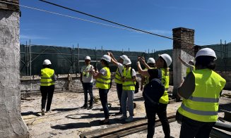 Cursuri pe șantierul de reconversie a fostei platforme Carbochim pentru studenții de la Facultatea de Construcții, printr-un parteneriat între UTCN și grupul IULIUS