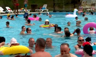 Mamaia din Ardeal: Ca sardelele în conservă, într-o locaţie aproape de Cluj / Doar 20 de lei intrarea, cu şezlong inclus