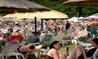 Mamaia din Ardeal: Ca sardelele în conservă, într-o locaţie aproape de Cluj / Doar 20 de lei intrarea, cu şezlong inclus