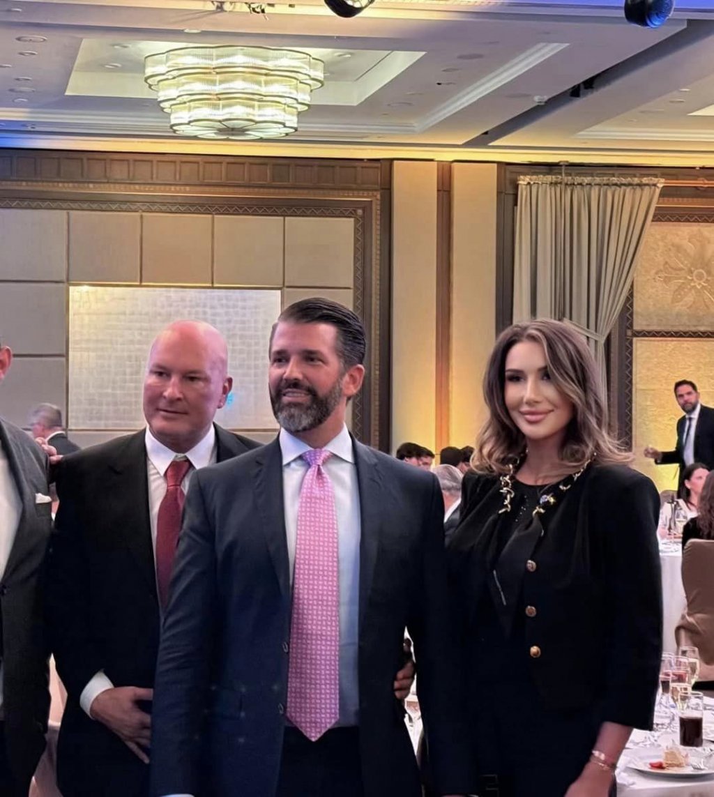Din Dubai, în Marbella / Fostul patron de la CFR Cluj, Arpad Paszkany, şi iubita lui s-au afişat cu Donald Trump Jr. la Budapesta