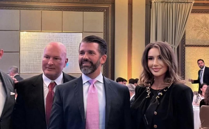 Din Dubai, în Marbella / Fostul patron de la CFR Cluj, Arpad Paszkany, şi iubita lui s-au afişat cu Donald Trump Jr. la Budapesta