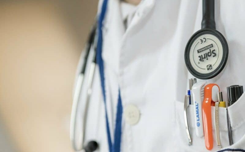 În anul 2023, în România au funcţionat peste 67.000 de unităţi sanitare. Unui medic i-au revenit, în medie, 262 locuitori (INS)