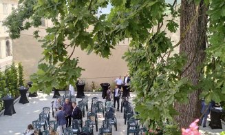 Grădina Academiei din Cluj-Napoca, deschisă pentru evenimente. Are un stejar de 150 de ani