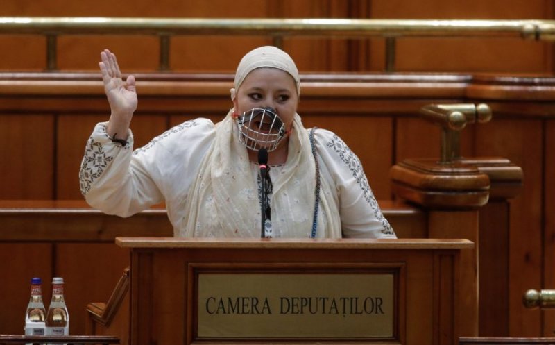 Sondaj: Diana Şoşoacă, prima în clasamentul notorietăţii, dar și în topul neîncrederii politicienilor / Cine o urmează