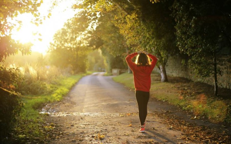 Vrei să trăieşti până la 100 de ani? Iată trei alegeri de stil de viaţă care te-ar putea ajuta