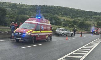 Cluj: A intrat cu mașina direct într-un parapet. SMURD-ul a intervenit