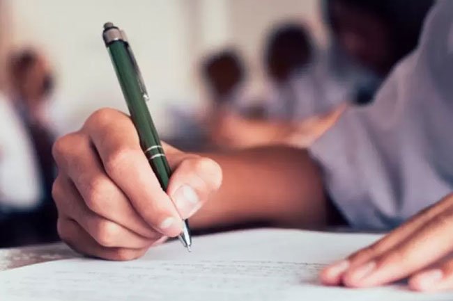 Sute de părinți și elevi reclamă o „discriminare gravă la bacalaureatul de limba română în județul Cluj”