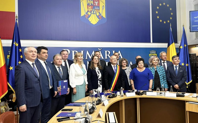 Contracte de investiții în educație de 75 de milioane de euro semnate la Cluj de ministrul Ligia Deca