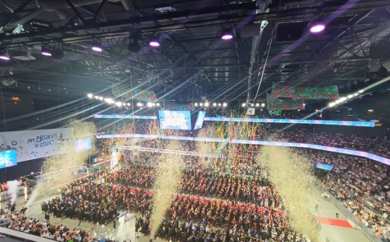 Sărbătoare academică la UMF Cluj-Napoca. Mediciniștii au sărbătorit terminarea facultății și au rostit jurământul lui Hipocrate la BT Arena