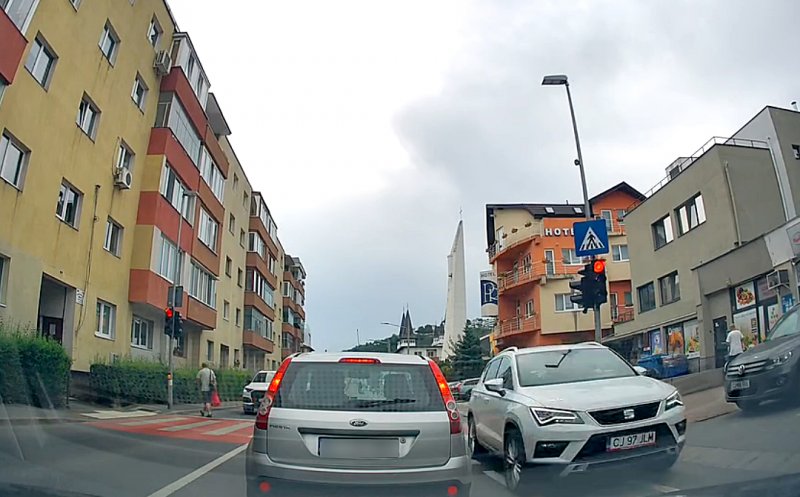 Clujul pe contrasens: "De unde a apărut ăla?" / "Bombardier!" / "Asta îi schema ț"