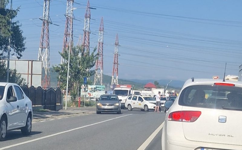 Accident la intrare în Florești. Un taxi și o mașină au intrat în coliziune