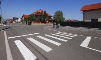 Au fost trasate marcajele rutiere pe străzile finalizate în cartierul Primăverii din Turda