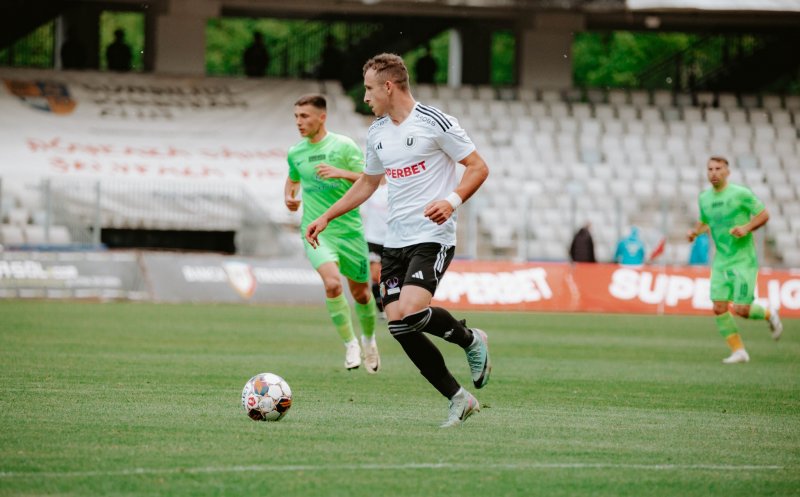 Robert Silaghi, principala soluție U21 la "U" Cluj. Ce tineri jucători ar mai putea folosi Sabău