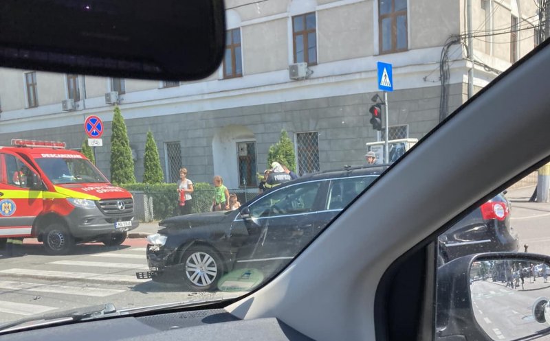 Accident rutier în Piața Cipariu. A intervenit descarcerarea