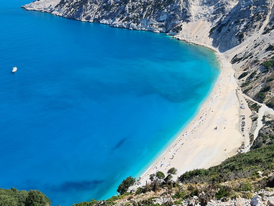 Încă un străin mort în Grecia! Un tânăr de 20 de ani a fost găsit fără viață după ce a intrat în mare să înoate