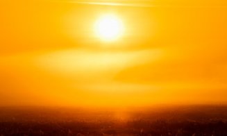 CODUL ROȘU de caniculă, PRELUNGIT în aproape toată țara. Se anunță temperaturi de până la 42 de grade la umbră