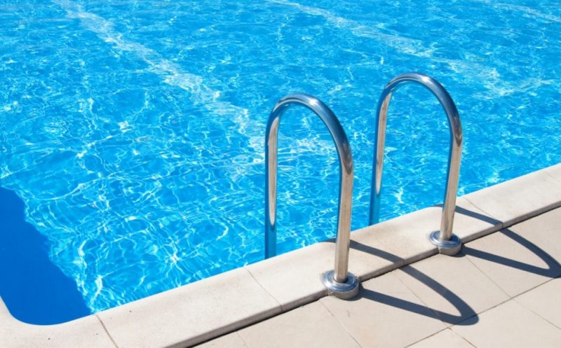 Tragedie într-o comună din Ardeal. Două persoane au murit electrocutate într-o piscină