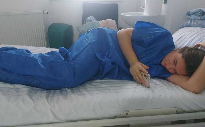 O adolescentă de 16 ani luptă secundă de secundă să supraviețuiască cancerului. Suma de care mai are nevoie pentru a fi salvată din ghearele morții