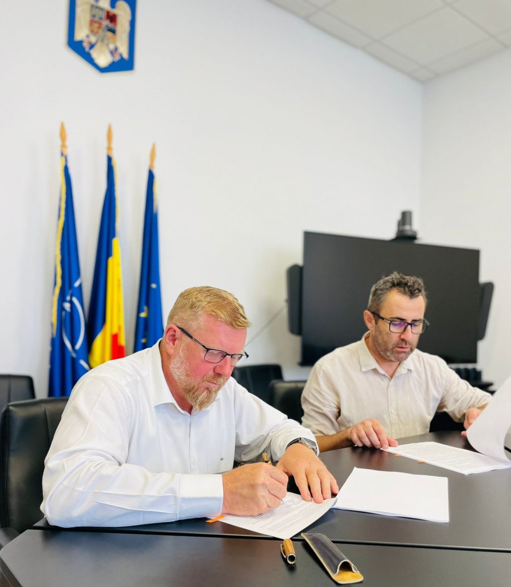 Echipamente digitale în valoare de 3 milioane de lei pentru școlile și grădinițele din Câmpia Turzii