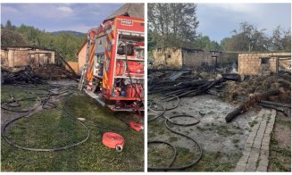 INCENDIU devastator provocat de trăsnet, într-un sat din Cluj. Mai multe animale au murit