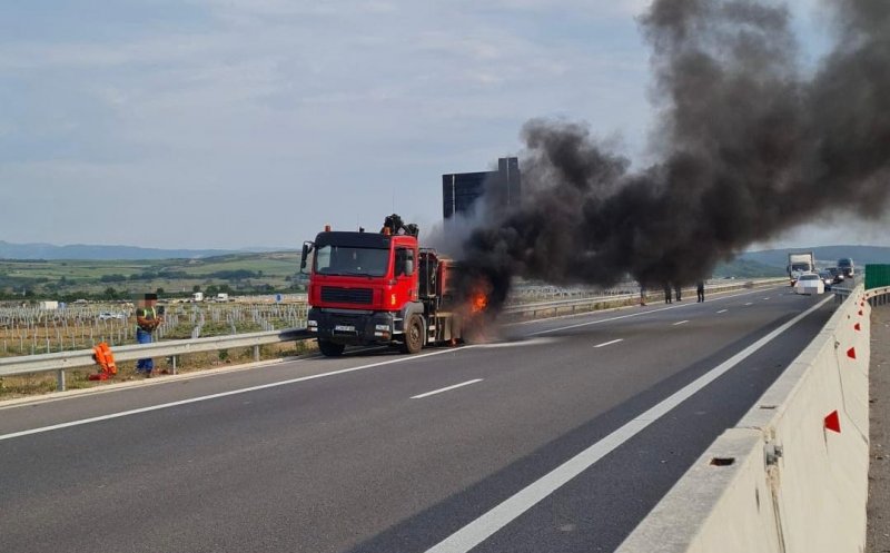INCENDIU pe autostrada A10 Sebeș-Turda: O autobasculantă a luat foc