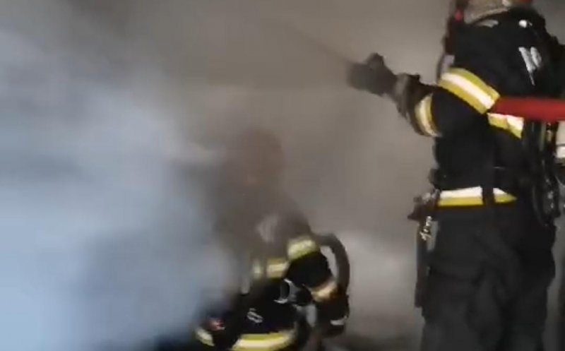 INCENDIU în garajul unui resort din Cluj: Peste 10 mașinuțe electrice au fost cuprinse de flăcări