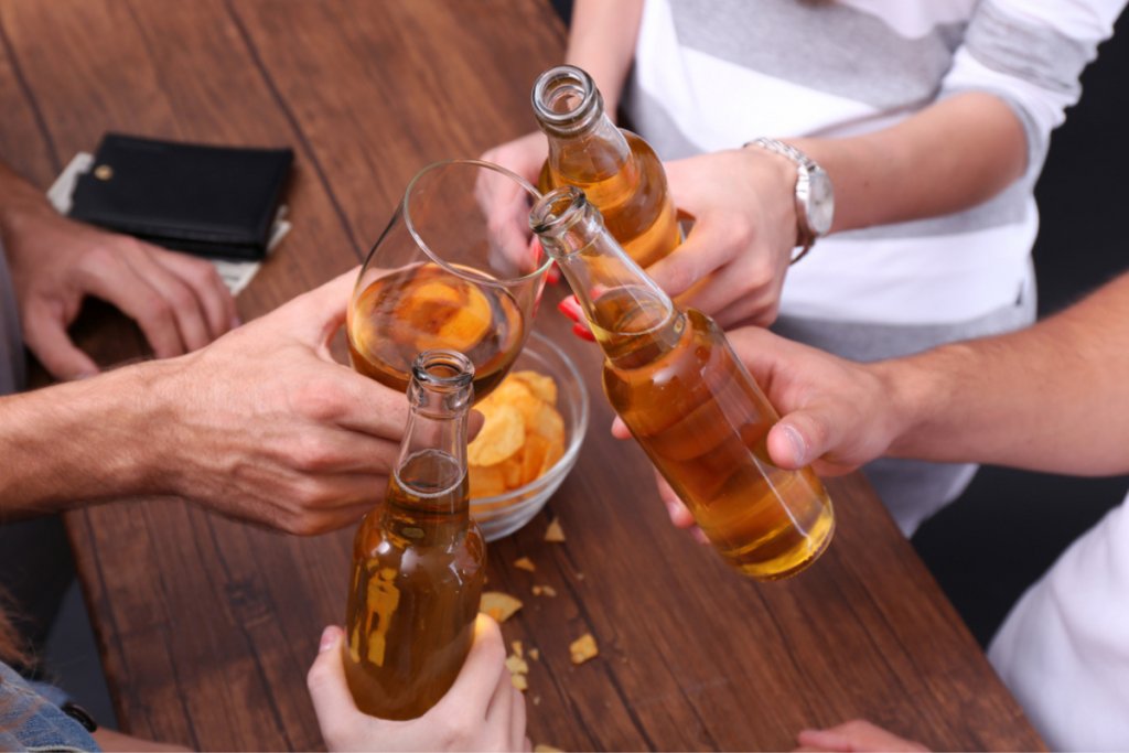 Tigări și alcool cu buletinul! Chelnerii și vânzătorii, obligați să îți ceară actele