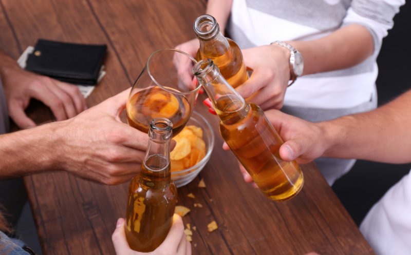 Tigări și alcool cu buletinul! Chelnerii și vânzătorii, obligați să îți ceară actele