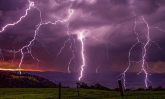Noi atenționări de FURTUNI în Cluj! Cod Galben și Portocaliu de ploi, descărcări electrice, vijelii și grindină