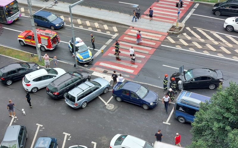 Poliția și SMURD-ul pe Primăverii! Accident în zona stației de tramvai de la Calvaria: "Bine că nu aștepta nimeni la trecere"
