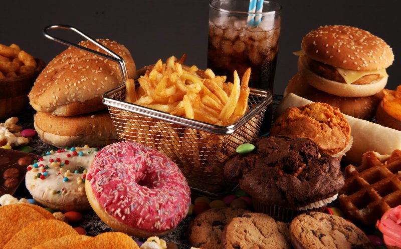 Studiul care ar trebui să te pună pe gânduri: Alimentele nesănătoase modifică creierul şi comportamentul