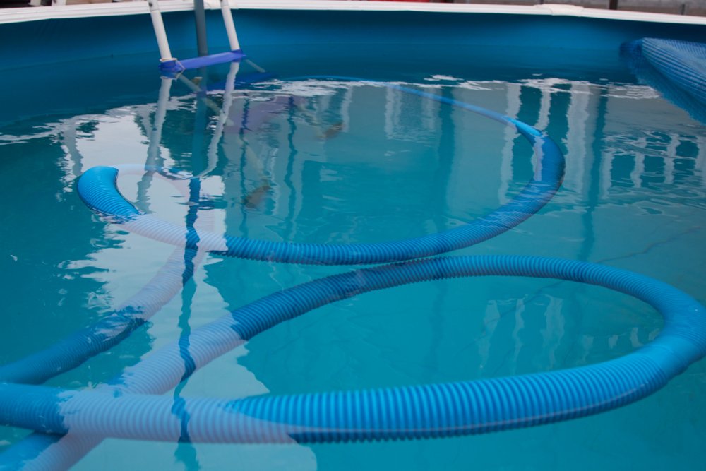 Descoperire tragică în Cluj: Un bărbat a fost găsit mort lângă piscina din curtea casei