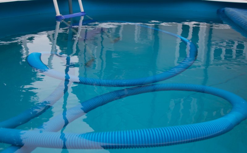 Descoperire tragică în Cluj: Un bărbat a fost găsit mort lângă piscina din curtea casei