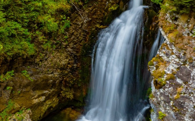 Cascada Vălul Miresei din județul Cluj, bijuteria naturală a Munților Apuseni