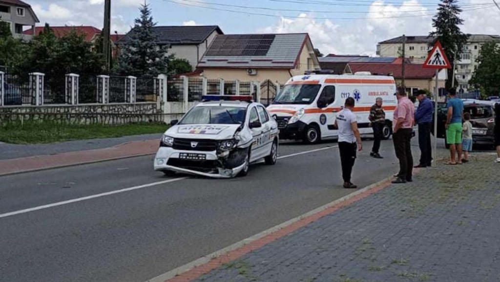 Cum s-a produs accidentul din Dej între o mașină de poliție și un autoturism. Doi copii au ajuns la spital