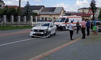 Cum s-a produs accidentul din Dej între o mașină de poliție și un autoturism. Doi copii au ajuns la spital
