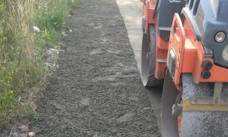 Un nou drum județean din Cluj a intrat în reparații. Se astupă și gropile