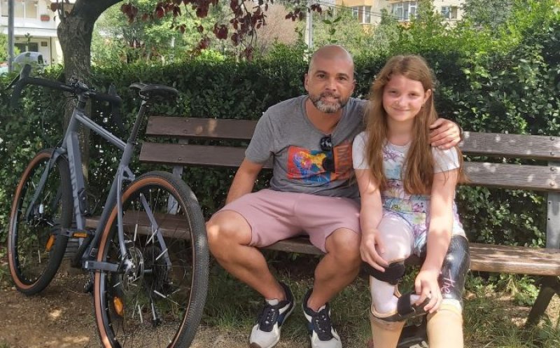 Un ciclist va pedala 432 de km, de la Cluj la Iași. Strânge fonduri pentru o fetiță de 10 ani căreia îi vor fi amputate picioarele
