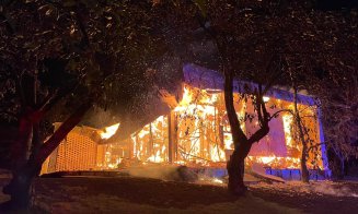 INCENDIU în Cluj-Napoca noaptea trecută: Cabană mistuită de flăcări / Cauza incendiului, potrivit primelor cercetări