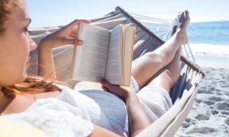 Care sunt cele mai vândute cărți în vacanță. Clujul, în topul comenzilor