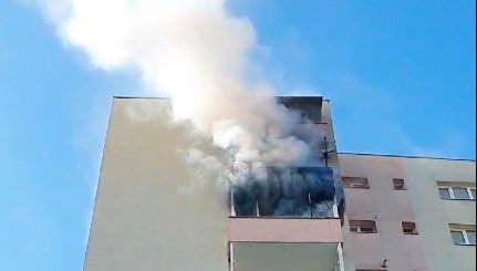 Incendiu la un bloc de pe Calea Florești. Pompierii au intervenit cu trei autospeciale