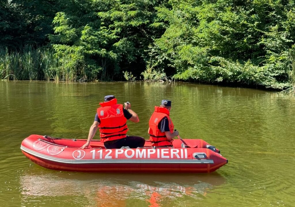 Cadavrul unui bărbat, scos de pompieri dintr-un lac de acumulare