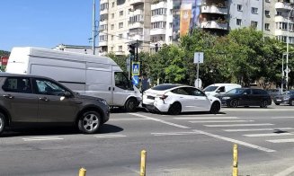Accident în Mănăștur: O dubă a lovit o Tesla